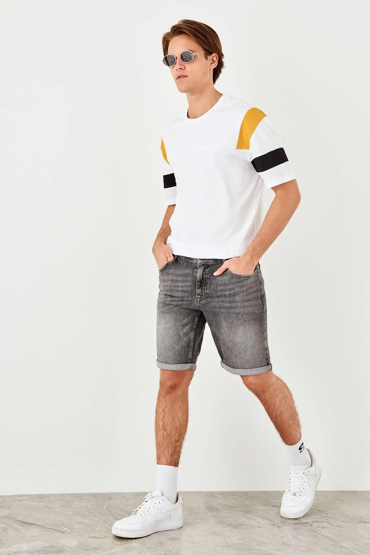 

Trendyol Anthracite Men Slim Fit Curling Trotting Denim Shorts TMNSS19SR0043