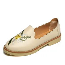 Кожаные туфли с вышивкой; женские лоферы на плоской подошве с цветочной бахромой; модель года; обувь в консервативном стиле; маленькие белые туфли; сезон весна-осень; женская обувь с закрытым носком