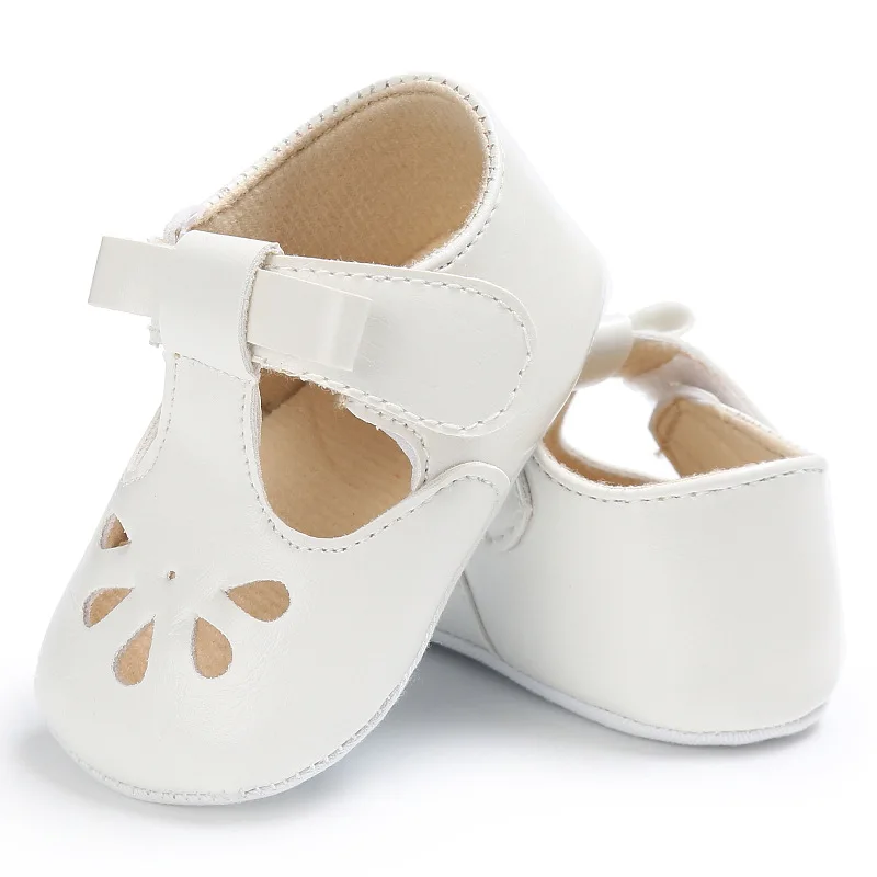 Мягкие Мокасины для новорожденного из искусственной кожи с резиновой подошвой; модная обувь с цветами для маленьких девочек; вечерние туфли для первых ходунков