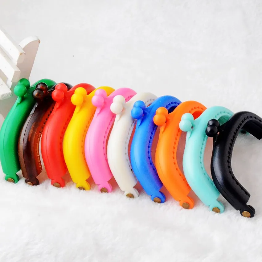 

Free Shipping-5PCs Purse Bag Plastic Frame Kiss Clasp Lock Hasps Handle 9x5cm DIY Handmade J2870