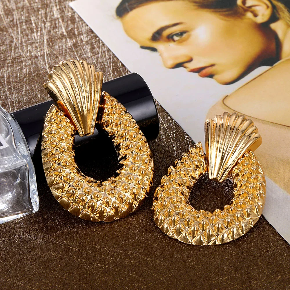 

Fashion new retro alloy geometric earrings Europe and America earrings oval texture pattern punk wind metal earrings accessories