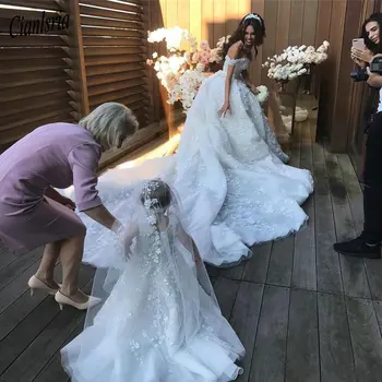 شراءرومانسية الزهور الكرة ثوب الدانتيل فستان الزفاف 2020 فاخر كاتدرائية قطار Vestido De Noiva مثير قبعة كم فساتين الزفاف