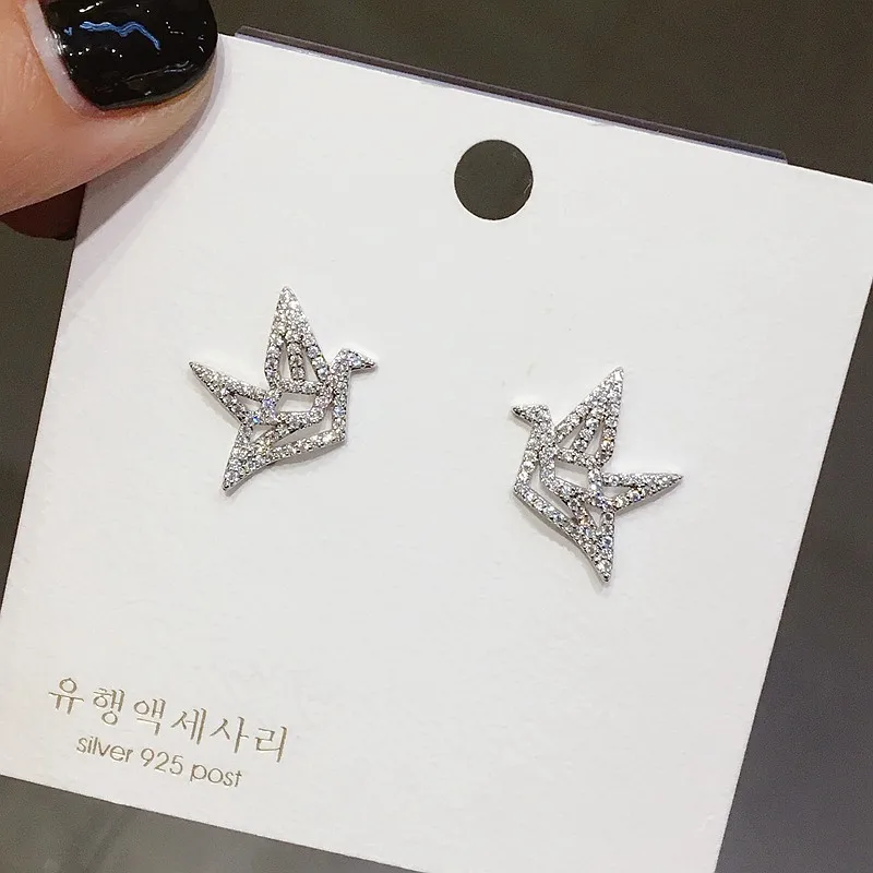 

Delicate Hollow Flying Bird Stud Earrings for Women Micro Paved Cubic Zirconia Earrings Fashion Gift Jewelry