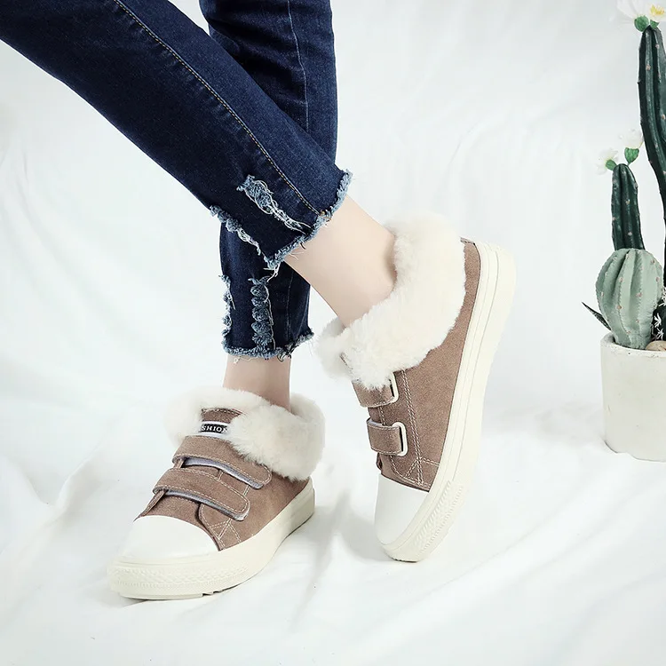

2018 winter new fashion simple solid color plush decoration plus velvet warm flat casual shoes.