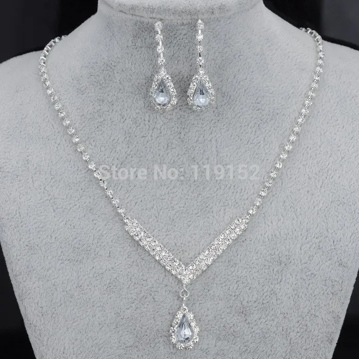 Комплект из колье и серёг серебристого цвета с кристаллами|set black|necklace set boxnecklace smile