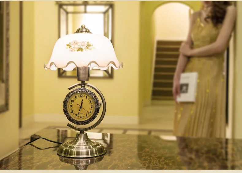 Ванильная американская настольная лампа прикроватная лампа для спальни Ретро китайский стиль с декоративным стеклом гостиная часы с регулируемой яркостью старый Шан