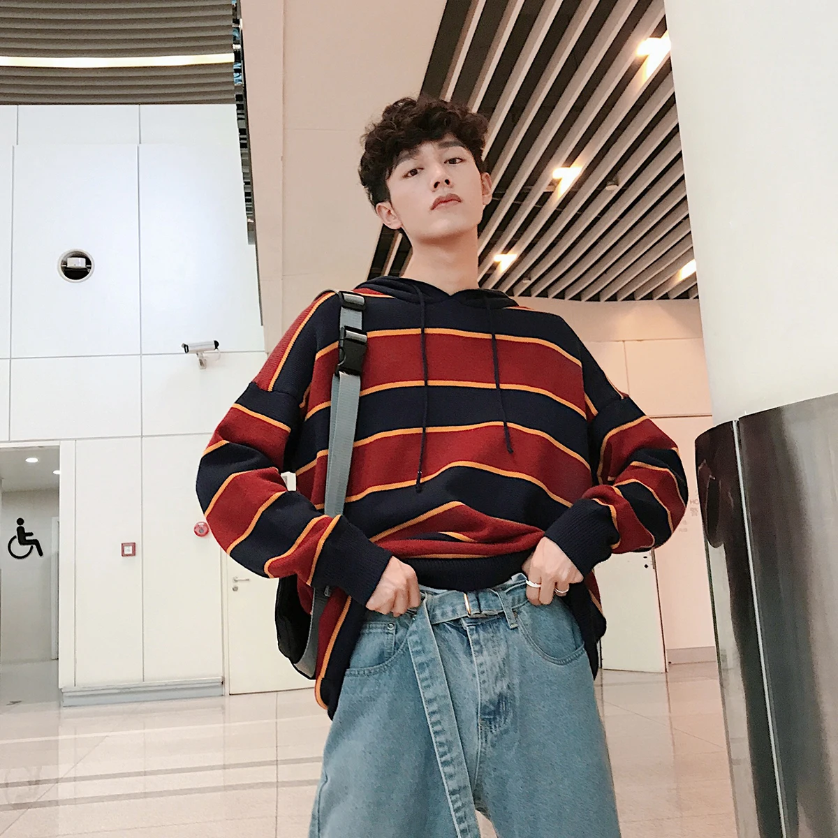

2018 Korean Style Fashion Casual Stripe Printing Hat Knitting Pullover Loose Men's Coats Red/Yellow Color Sweaters Size M-2XL