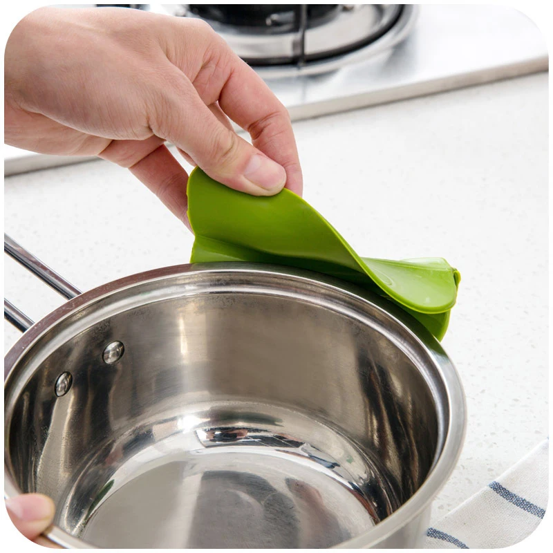 ONEONEY 1pc Kitchen Soup Slip Deflector Silicone Funnel Guide Soup Liquid Funnel Pots Pans Kitchen Utensils Cooking Tool ONEONEY 1pc Kitchen Soup Slip Deflector Silicone Funnel Guide Soup Liquid Funnel Pots Pans Kitchen Utensils Cooking Tool