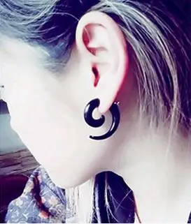

2017 New Fashion Jewelry Cool Stud Earrings Punk Rock Black Snail Piercing Earrings Jewelry for Women&Men anti allergy earrings