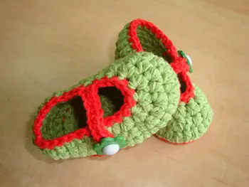 

BABY BOOTIES - childrens shoes - baby shoes - green shoes- green booties- green and red - crochet shoes- crochet booties