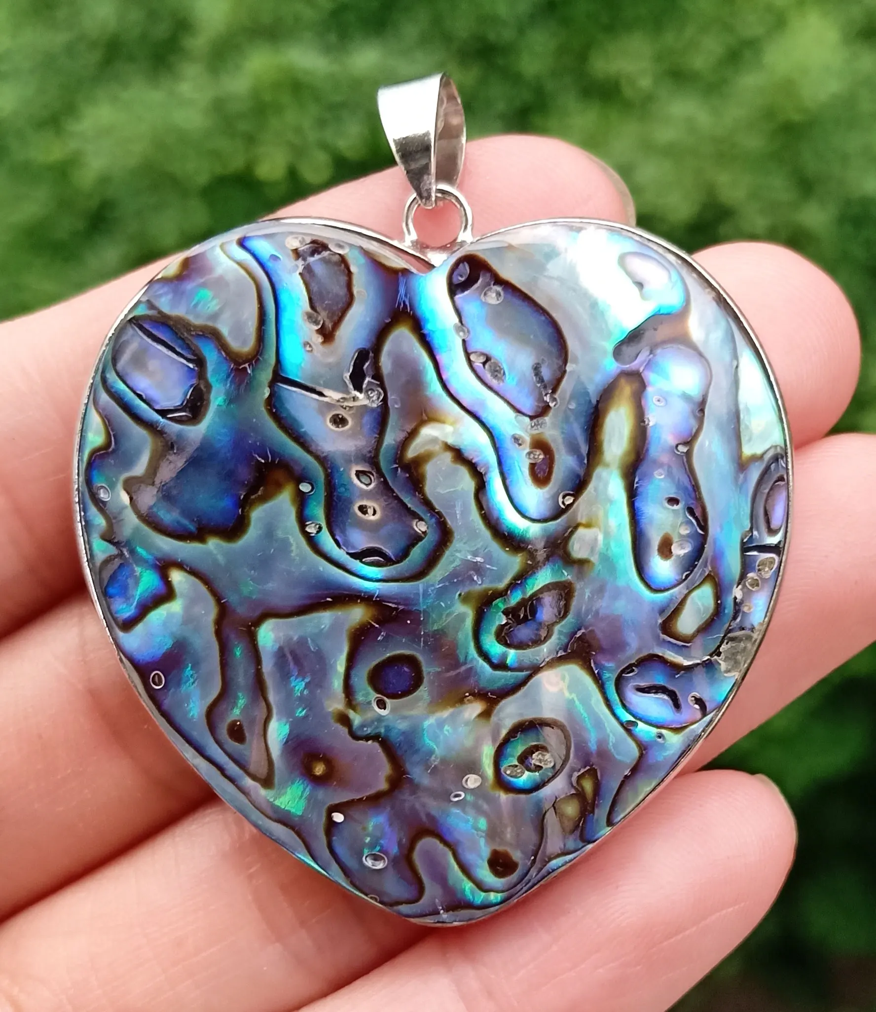 

Natural Abalone Shell Pendant Heart bead Energy Reiki Healing Amulet L25781