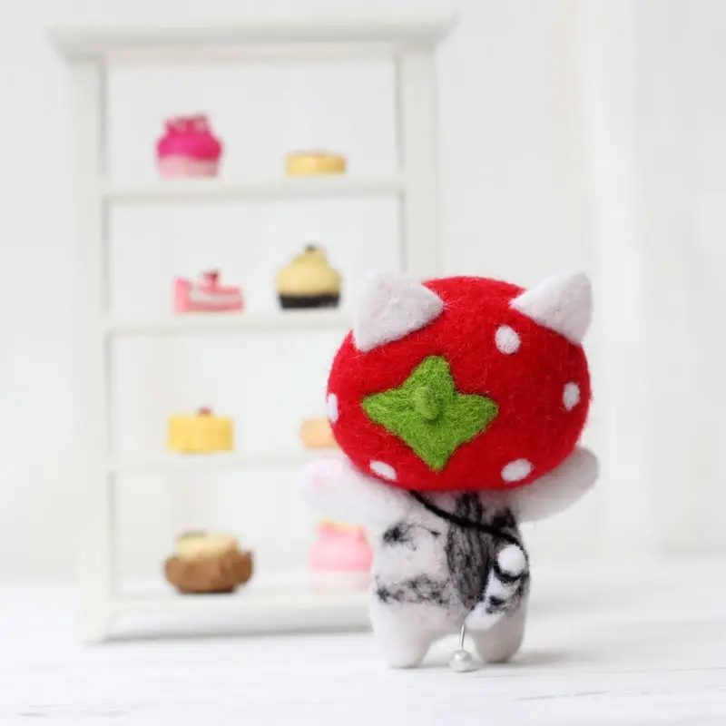 Кошка кукла с клубничкой Шерсть Войлок ремесло DIY не законченный набор для