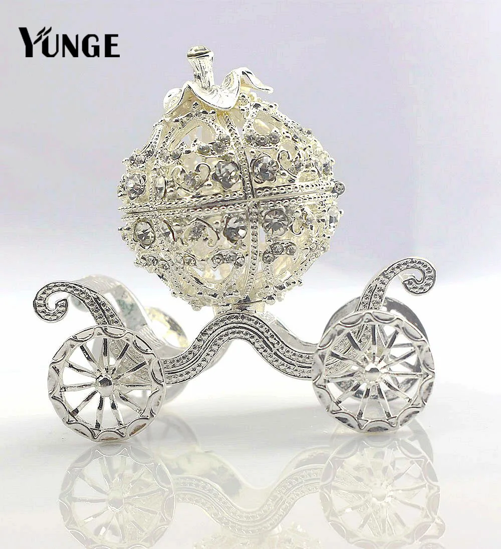 

YUNGE Pumpkin Festival Car Simulation Figurine Retro Home Decoration Hollow Car Souvenir Gift Magnet Metal Crafts