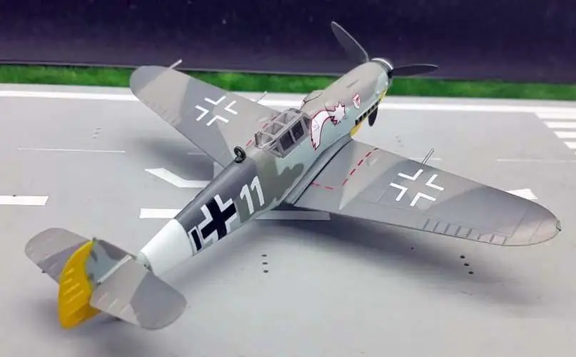 Вторую мировую войну Пособия по немецкому языку Messerschmitt BF109G-6 VII JG3 1944 1/72 готовой самолет easy model