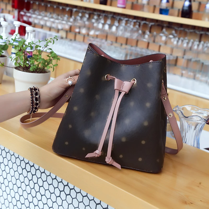 

Large Capacity Bucket Bags 2018 Simple Fashion Handbag Korean Version of The Shoulder Leisure Messenger Bag
