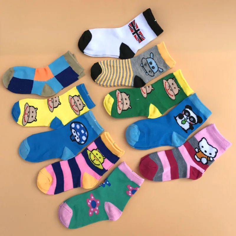 Various Designs Boys Fun /& Colorful 4-Pack Crew Socks