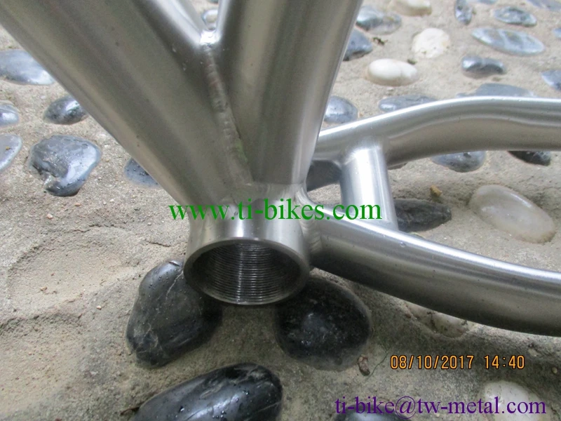 Cheap hot sale titanium MTB bike frame with 142x12 dropouts, custom titanium bicycle frame, cheap titanium bike frame with brushed 2