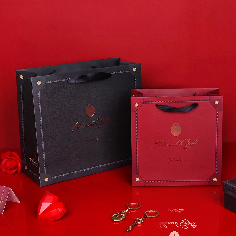 

high quality red black sweet beloved Valentine's Day paper handle gift bag Creative shopping accessories bag wedding supplies