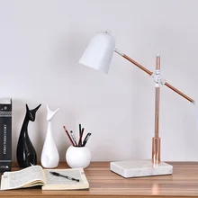 Коромысло настольная лампа в блестящий атлас золотой отделкой с мраморной основой