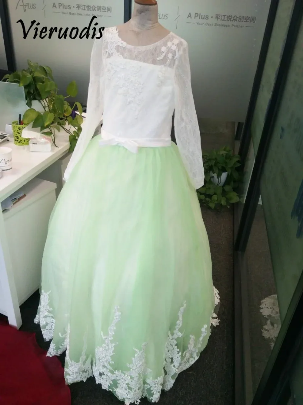 

3840 3840 Long sleeve lace appliques girls pageant dresses lavender flower girl gowns in stock