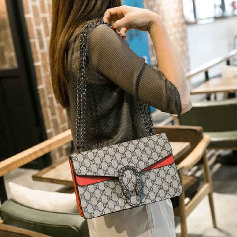 

2018 spring and autumn retro simple shoulder bag Messenger bag chain letter small square bag