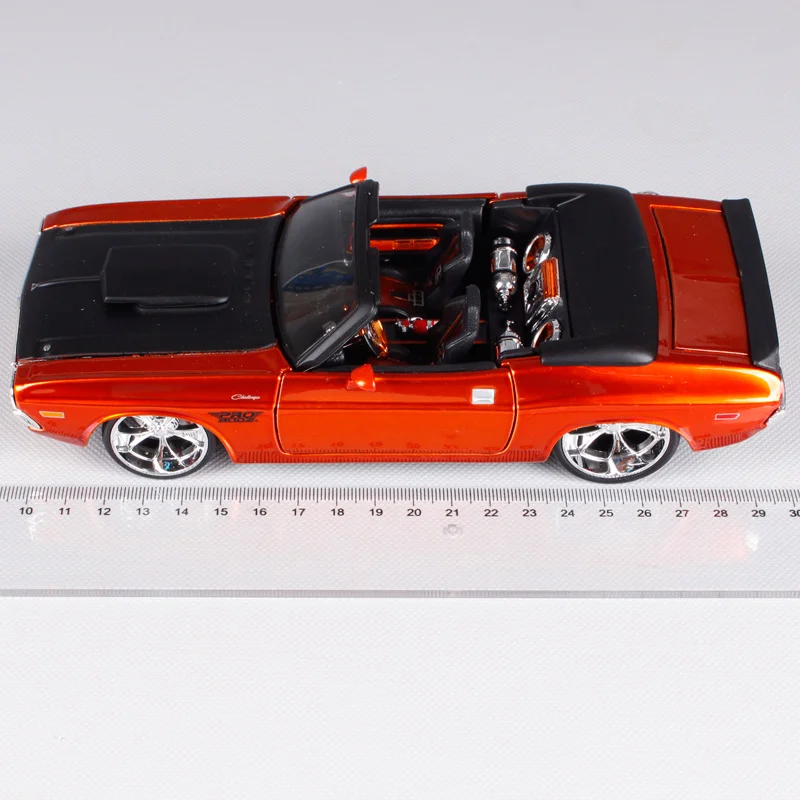 Модель автомобиля Maisto 1:24 1970 Dodge Challenger R/T литая под давлением новая игрушка в