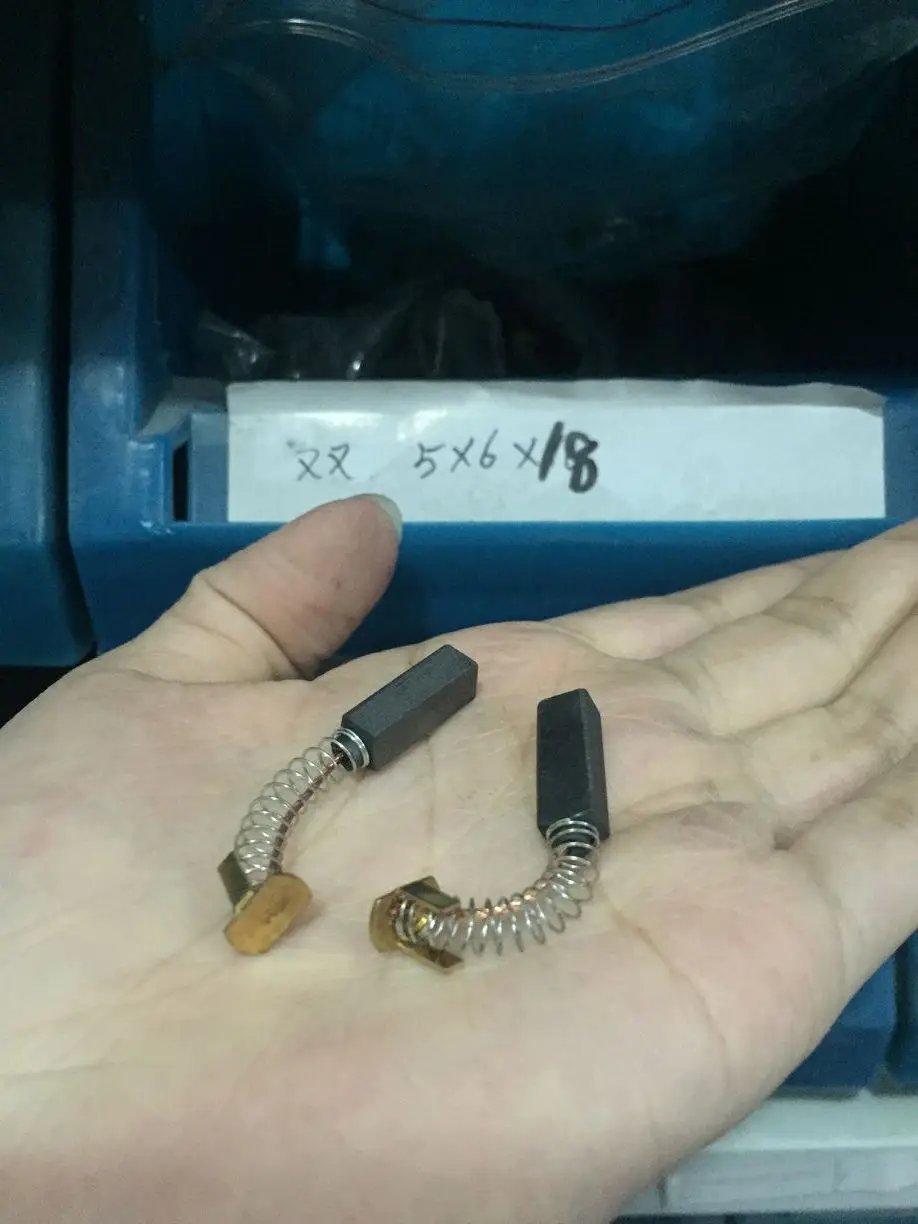 

Углеродные щетки для электроинструмента, 4 шт., 18 мм x 6 мм x 5 мм