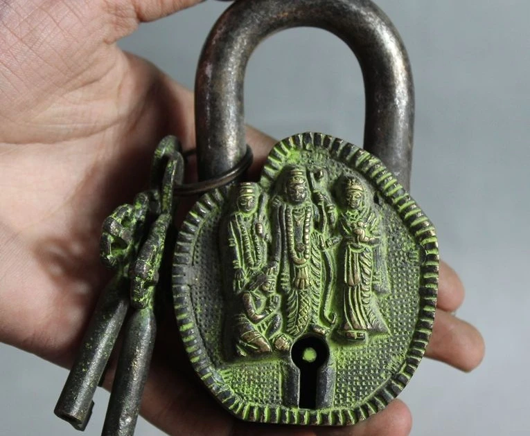 

Old Chinese bronze Tang Monk Monkey King 4 God Buddha Statue Latch lock&key Set