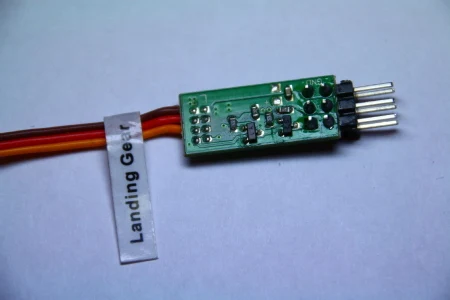 

Cabin Door Sequencer for Retractablae Landing Gear of Freewing Old F18 90mm