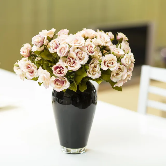 224 : black vase with flowers - startupinsights.org