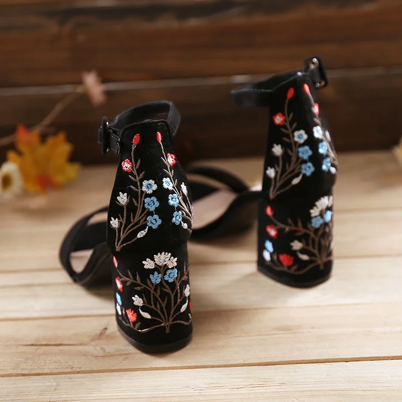 

Summer 2019 Women's Shoes Embroidered Shoes With Thick Heels Open Toes High Heels Embroidered Ladies Sandals
