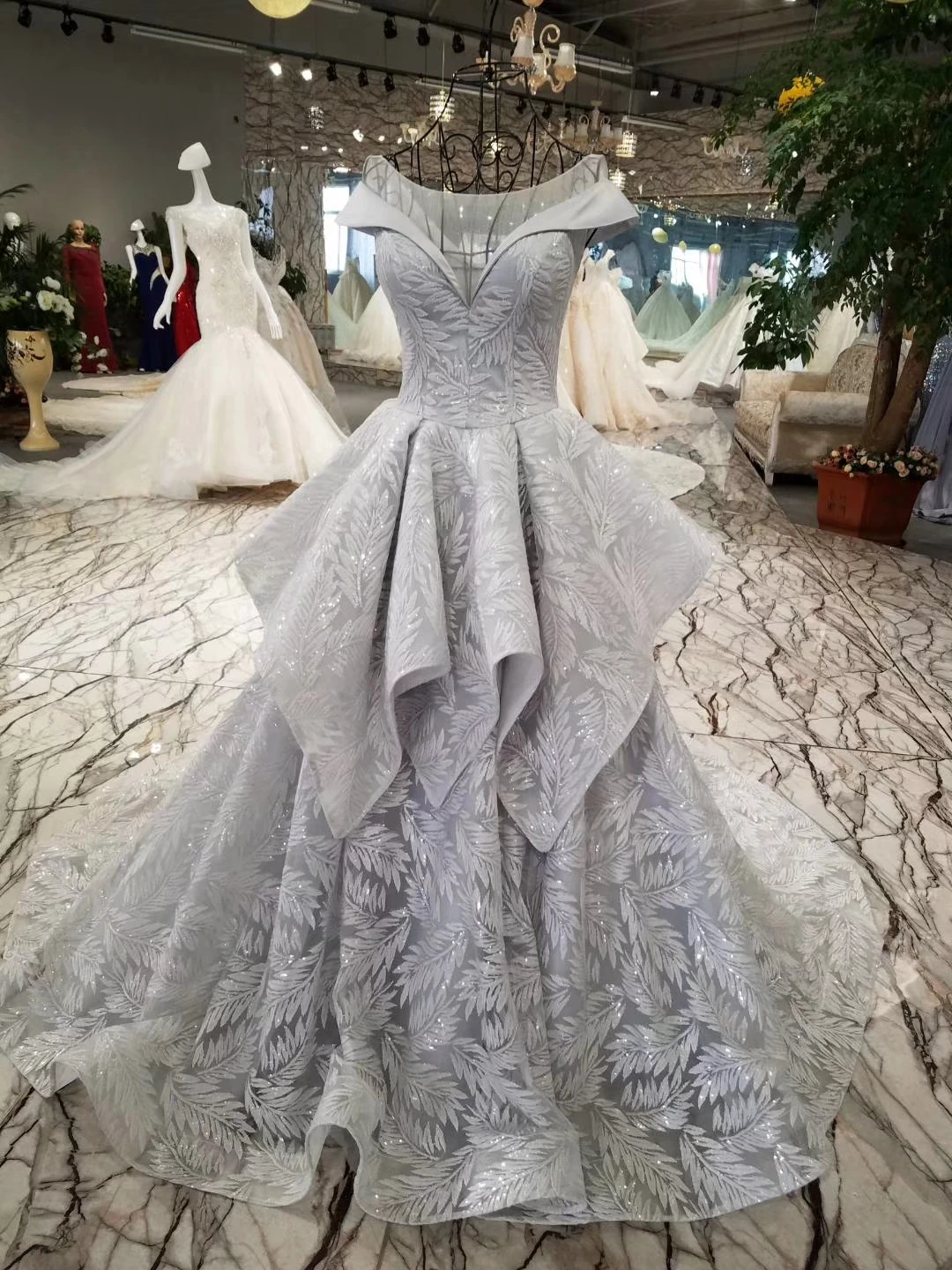 Новое модное сексуальное кружевное вечернее платье с шлейфом 2018 без рукавов