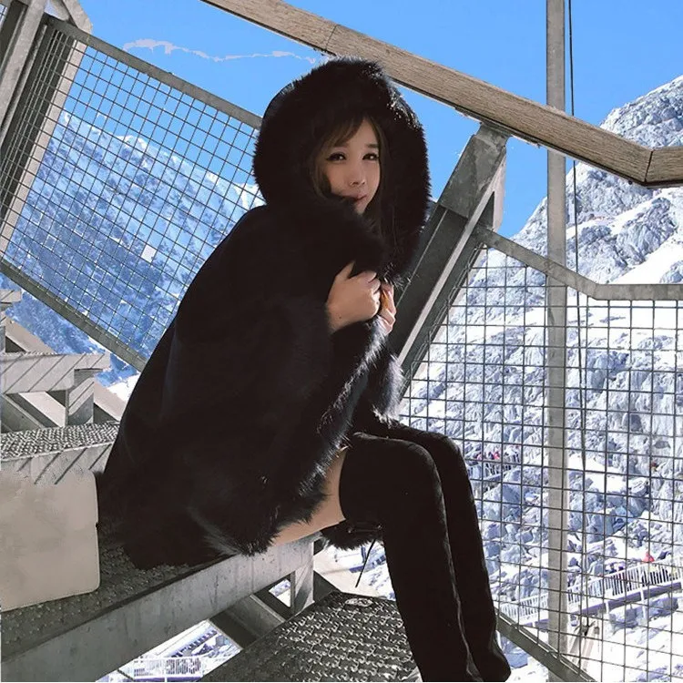 Billige 2018 neue Nachahmung Fuchs Pelz Woolen Mantel Frauen Fledermaus Ärmel Mit Kapuze Lose Mantel Weibliche Warme Schwarze Pelz Schal Cape Mantel