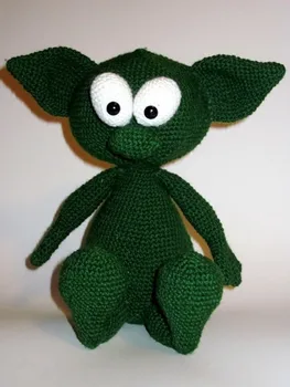 

crochet armigurumi rattle toy manumi keeper model number 8128