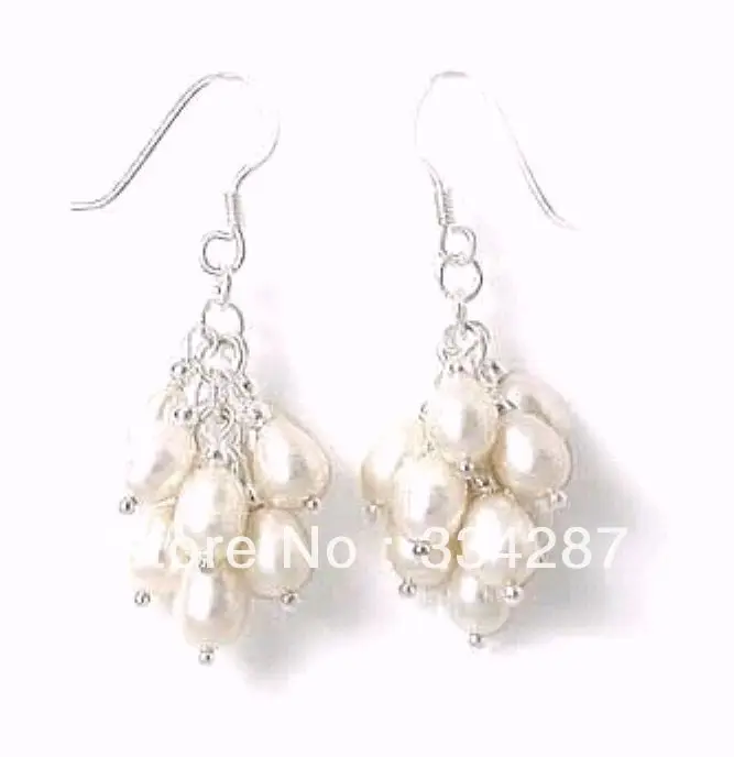 

Beautiful white pearl grape earring
