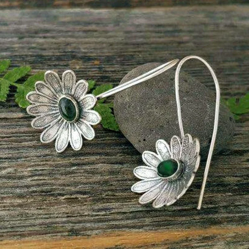 

Vintage Ethnic Flower Pendant Female Silver Earrings 2019 Fashion Cute Ear Pendant Pendant Earrings Jewelry Accessories Z5E687