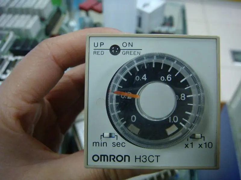 

[SA] Positive! Original OMRON H3CT-8H H3CT-8 Japan 9 into a new real DC24V AC220V --5PCS/LOT
