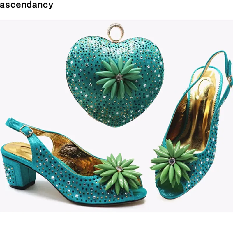 Nieuwe Mode Vrouwen Schoenen En Tas Te Passen Set Italië Luxe Schoenen Vrouwen Ontwerpers Nigeriaanse Vrouwen Schoen Met Tas met Strass Nieuwe Mode Vrouwen Schoenen En Tas Te Passen Set Italië Luxe Schoenen Vrouwen Ontwerpers Nigeriaanse Vrouwen Schoen Met Tas met Strass