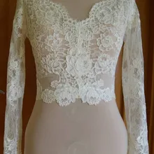 Дешевые белые кружевные свадебные куртки с v-образным вырезом и длинными рукавами с жемчужинами на пуговицах сзади