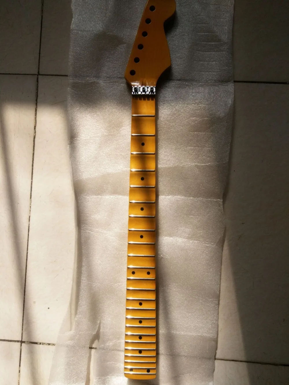 

1pc Grooved maple with string pillow 24frets guitar neck
