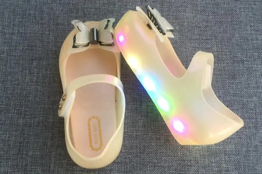 Модная одежда для детей, Детская мода для девушек; обувь сандалии желеобразного вида светодиодные фонари обувь для девочек с бабочками; обувь для принцессы сандалии