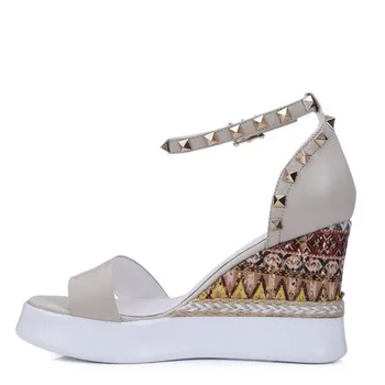 

2017 summer straw wedge sandals women leather shoes sponge thick bottom sweet show thin rivets shoes fashion sexy