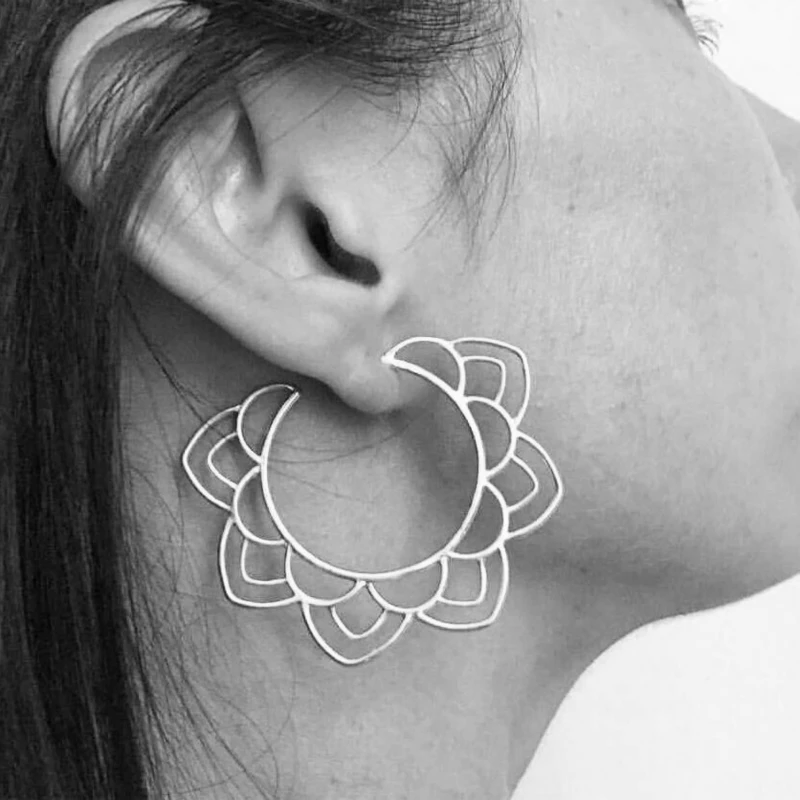 

New For Europe And The United States Popular Earrings Hollow Flower-shaped Earrings Fashion Cross-border Supply Wholesale