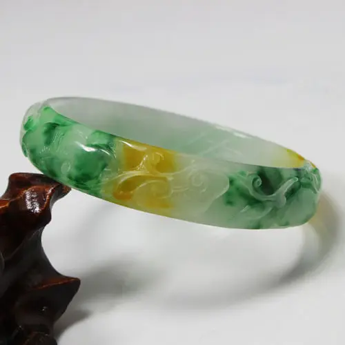 

01958 Beautiful Hand-carved Emerald Green Jadeite Jade Gems Bracelet Bangle