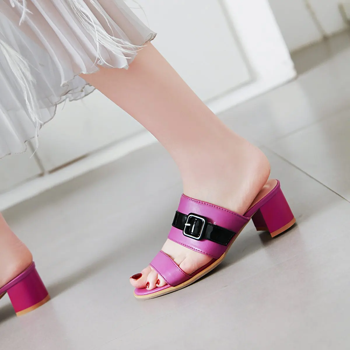NEMWONE/Летняя обувь; женские шлепанцы на квадратном каблуке 4,5 см; цвет черный, красный, фиолетовый; женские босоножки; женская обувь с открытым носком