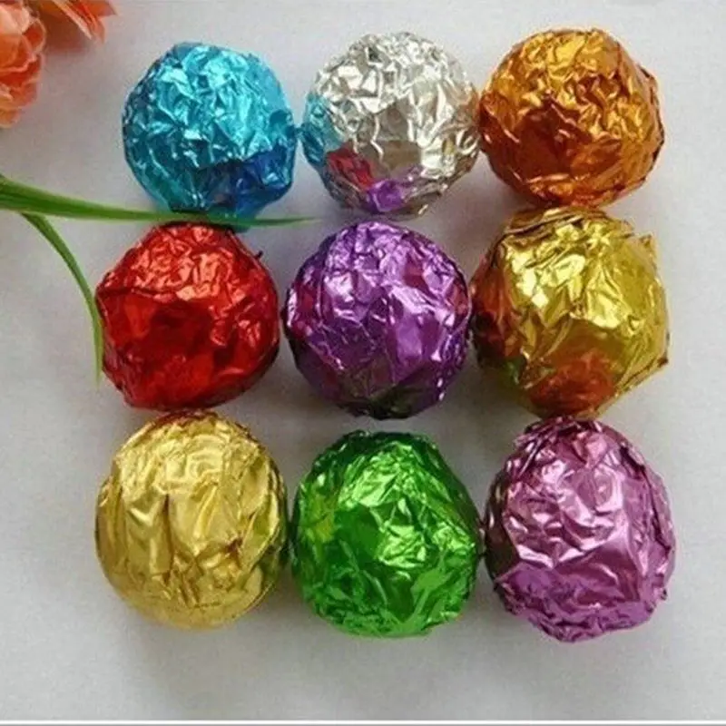 Конфеты в фольге. Цветная фольга для конфет. Круглые конфеты. Советские новогодние конфеты. Большие конфеты.