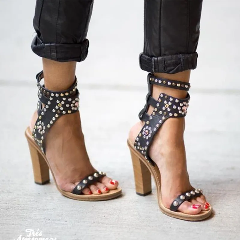 

Fashion Brand Carol Studded Leather Sandals Rivets Crystal Embellished Bohemia Style Summer Shoes Woman Combat Sandals Boots