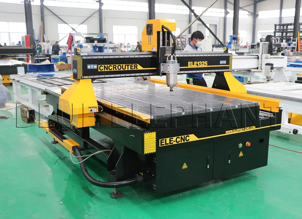 factory photo of 1325 4 axis 3d engraving machine
