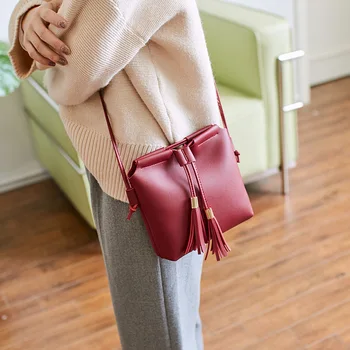 

033018 new hot lady small tassel shoulder bag