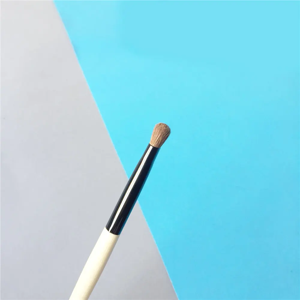 Bobbi Brown Angled Eye Shadow Brush _ 3